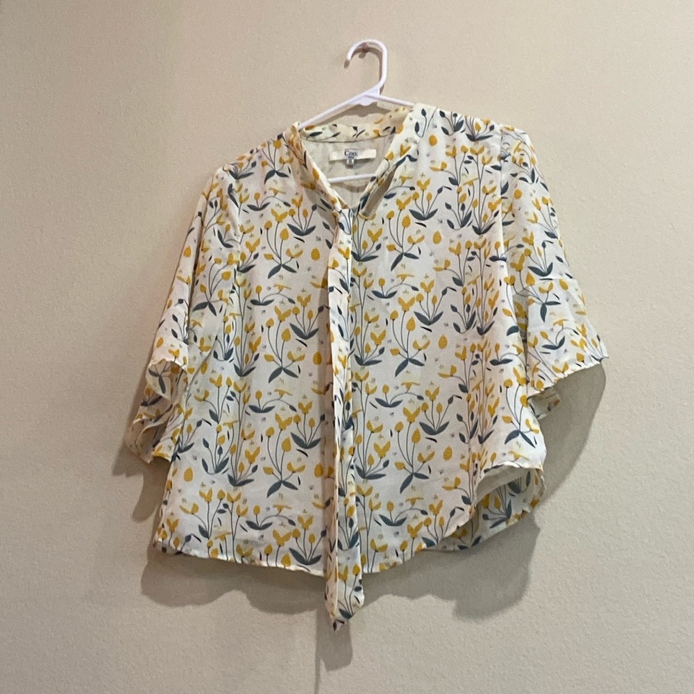 3/4 sleeve blouse with flower pattern